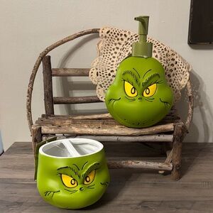 Dr. Seuss' The Grinch Shaped Face Soap Lotion Pump & Toothbrush Holder SET NEW